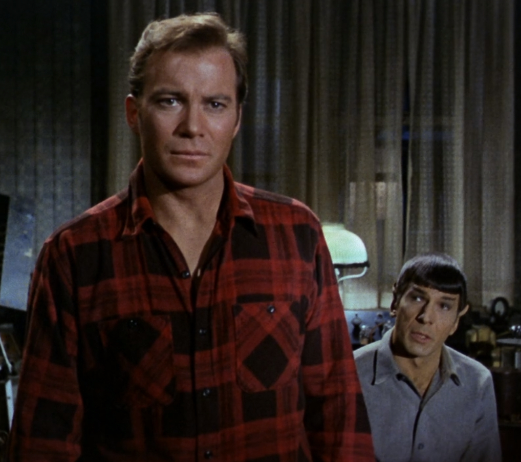 "Edith Keeler Must Die" - Mr. Spock (Leonard Nimoy, rechts) und Captain Kirk (William Shatner, links) in "The City on the Edge of Forever" (Szenenfoto: CBS)